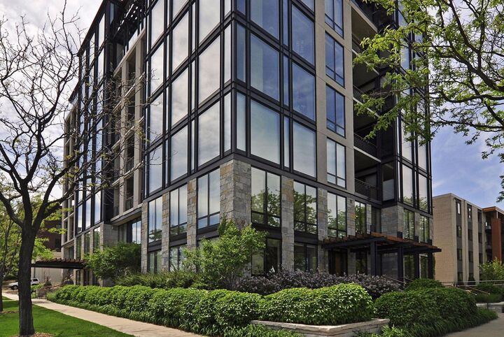 Property Photo:  301 Kenwood Parkway 302  MN 55403 