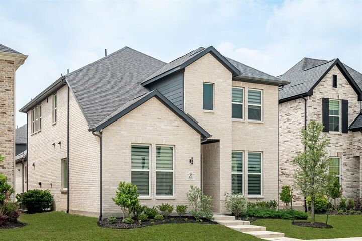 Property Photo:  812 Isabel Street  TX 75009 