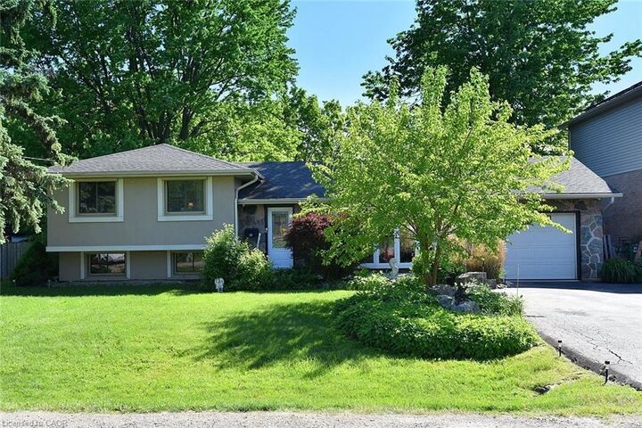 18 Dennis Avenue — photo 1