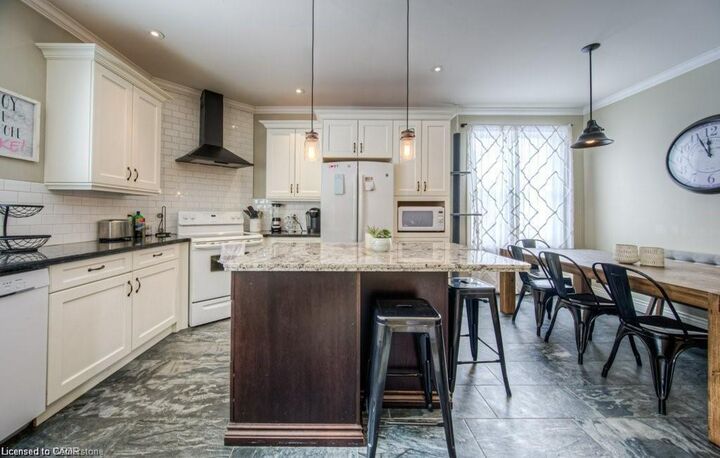 Property Photo:  186 Queen Street N 2  ON N2H 2J2 