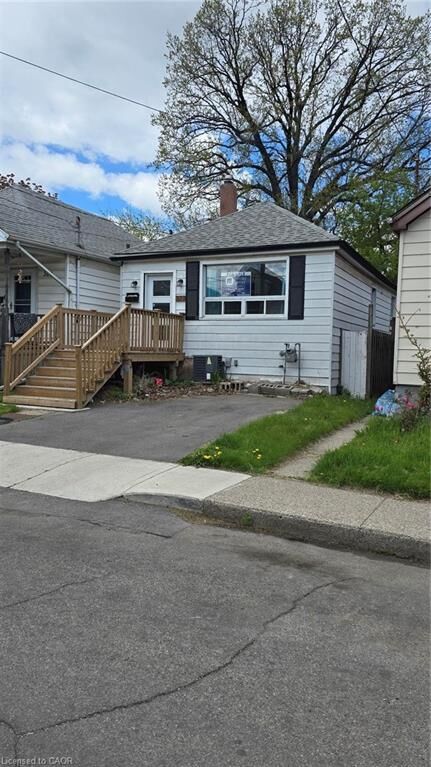 Property Photo:  371 Fairfield Avenue  ON L8H 5J1 