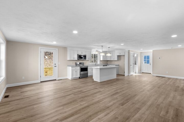 Property Photo:  1234-3 State Rd 3  MA 02360 