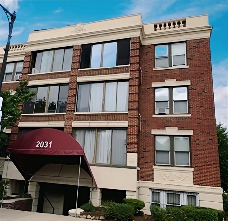 Property Photo:  2031 Commonwealth Avenue 15  MA 02135 
