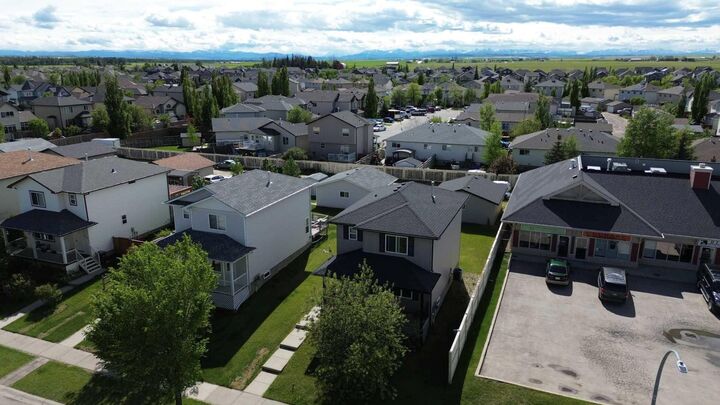 Property Photo: 917 High Park Way NW AB T1V 2C7
