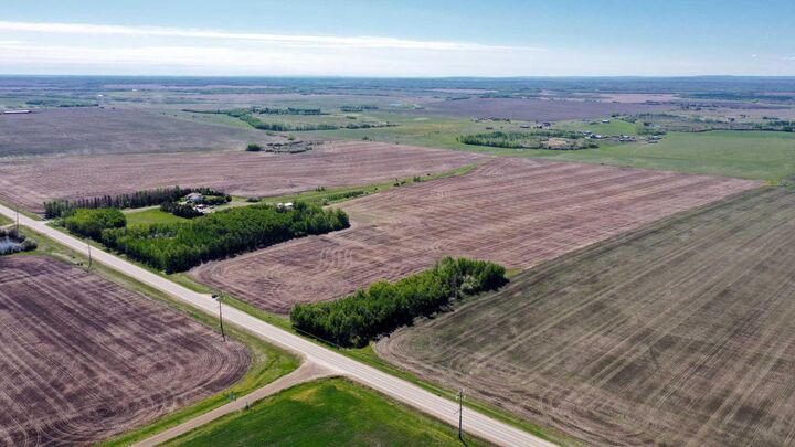 Property Photo: 712 Twp Road AB T8W 5A1