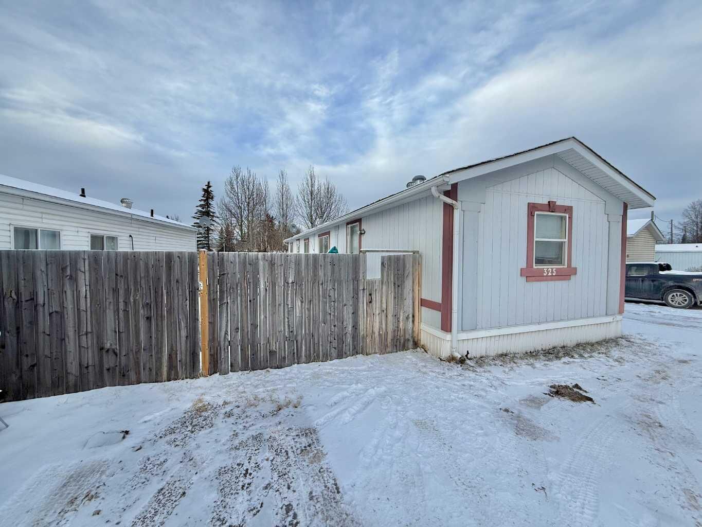 Property Photo: 133 Jarvis Street 325 AB T7V 1R9