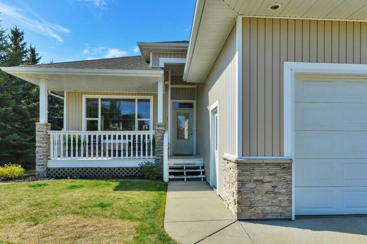 Property Photo: 1 Spruce Close AB T4L 2L3
