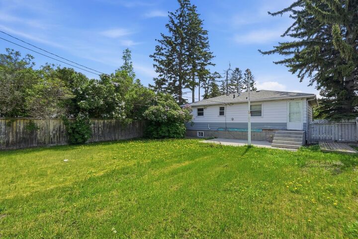 Property Photo: 2806 9 Avenue SE AB T2A 0B9