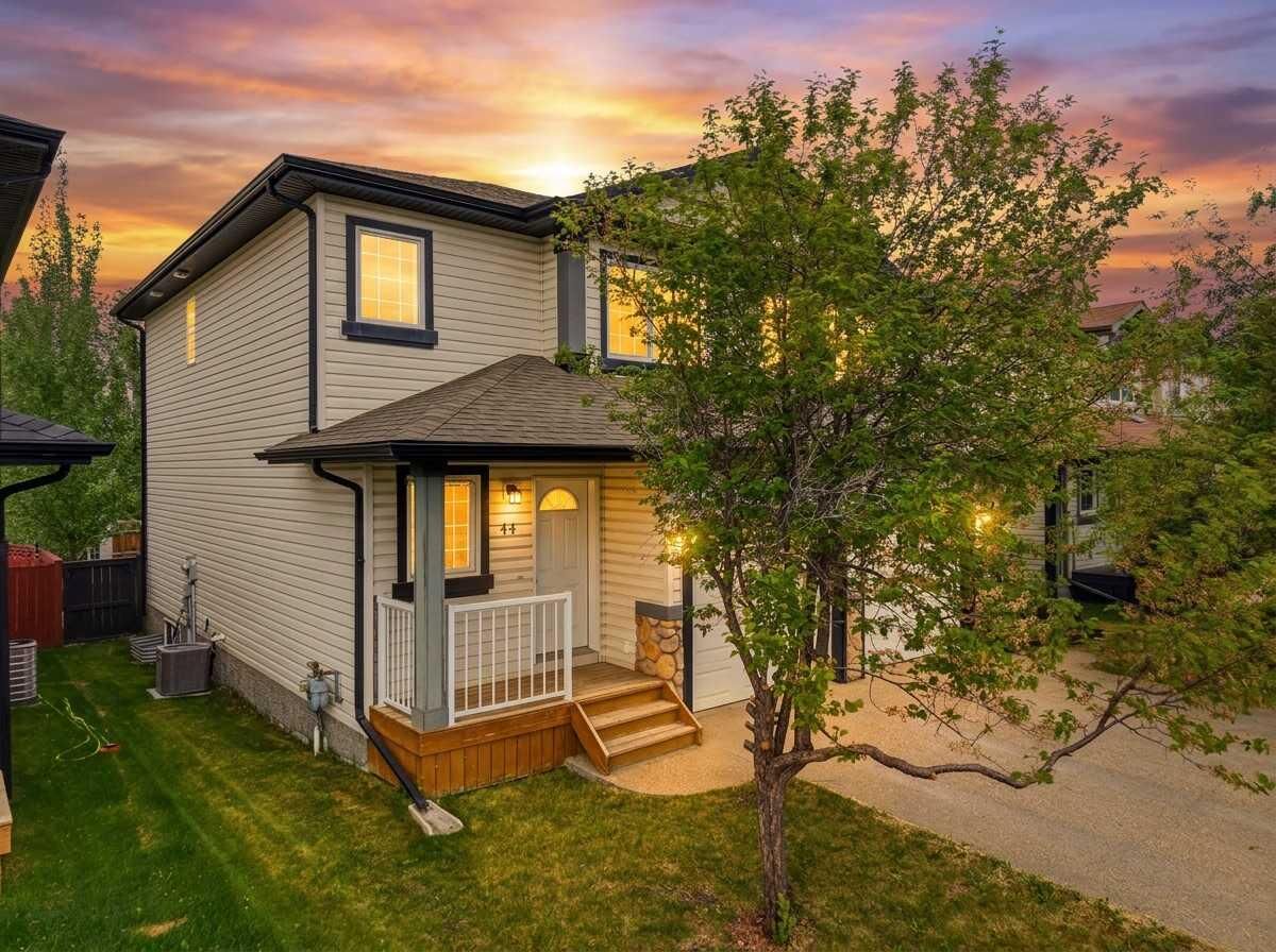 Property Photo: 44 Arthur Close AB T4R 3M5