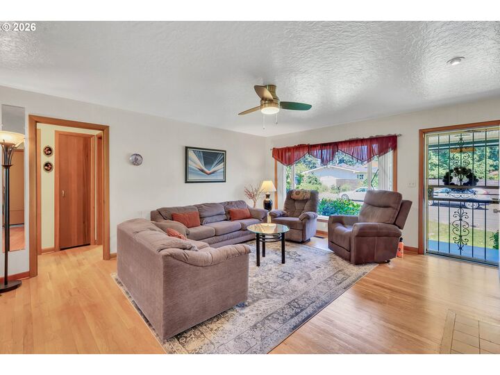 Property Photo: 10620 NE Holladay St OR 97220