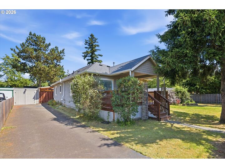 Property Photo: 8327 SE Clatsop St OR 97266