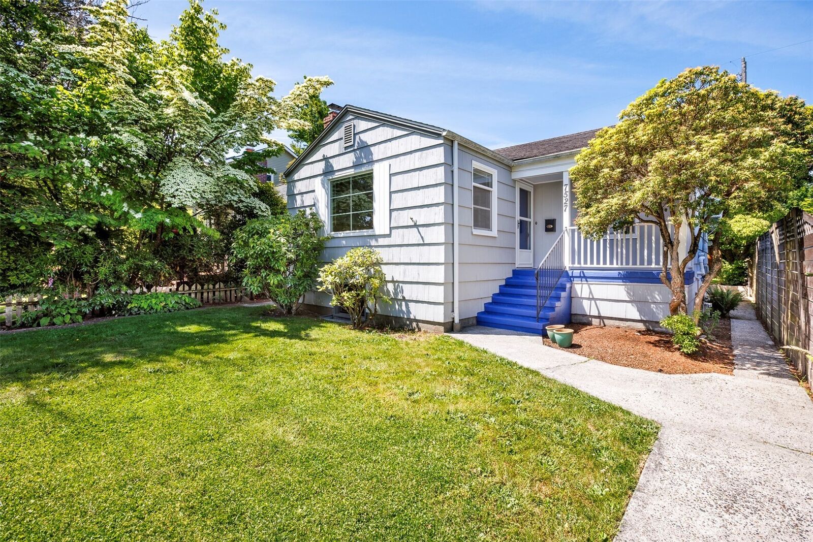 Property Photo: 7527 23rd Avenue NW WA 98117