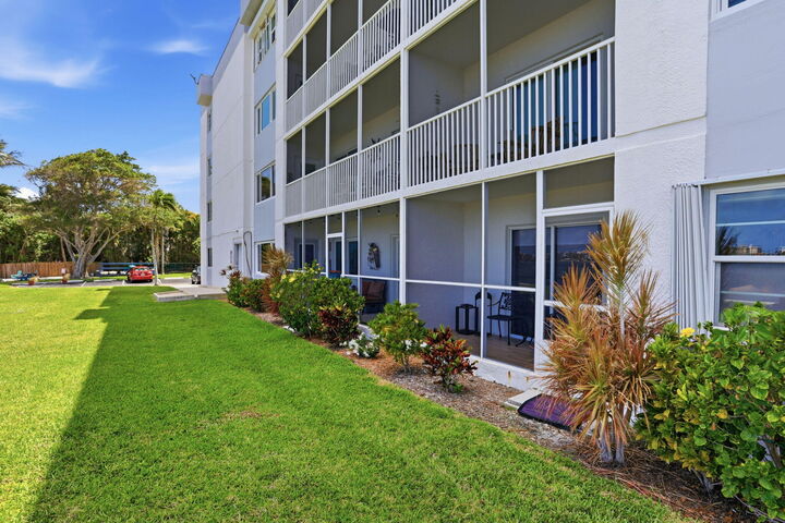 Property Photo: 1516 S Lakeside Drive 103 FL 33460