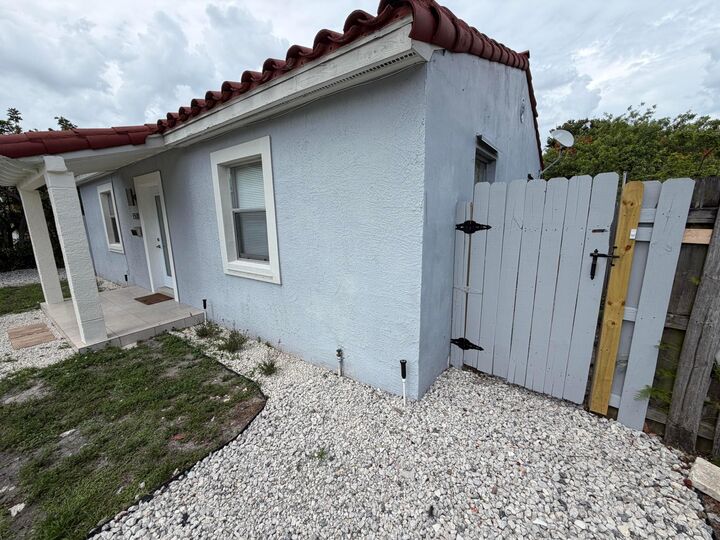 Property Photo:  1508 NW 1st Avenue 2  FL 33311 