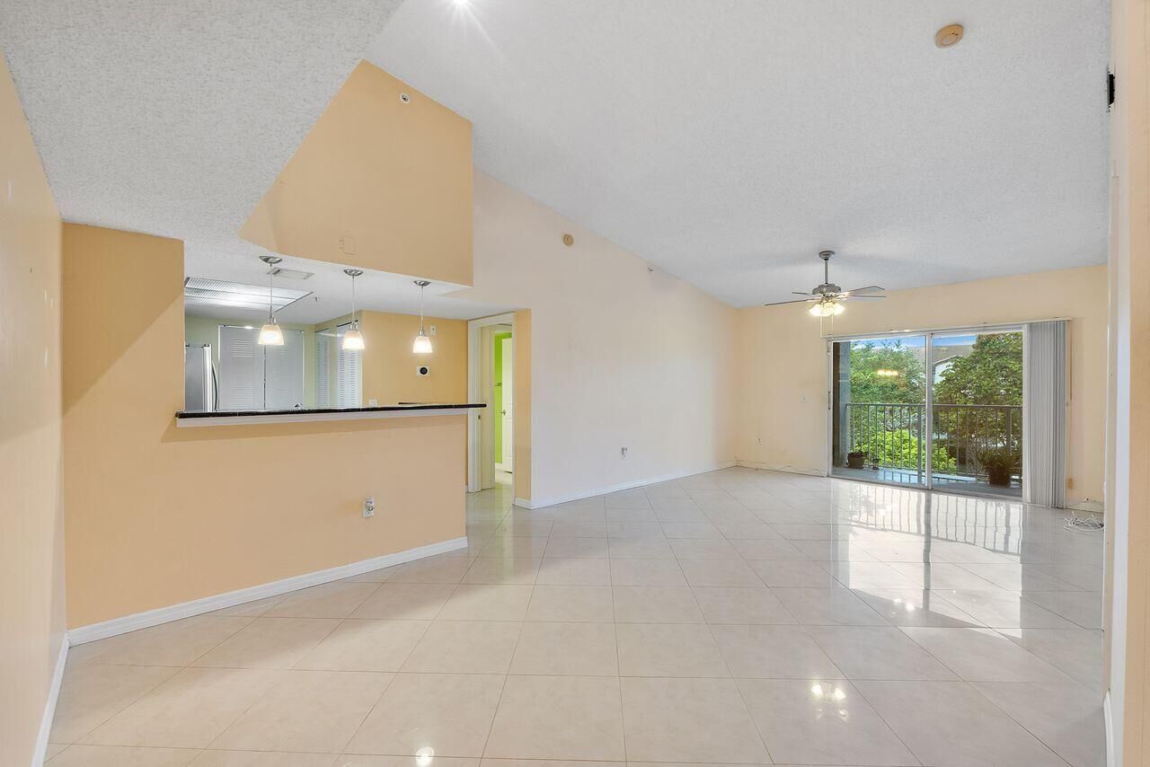 Property Photo: 5011 Wiles Road Unit 303 FL 33073