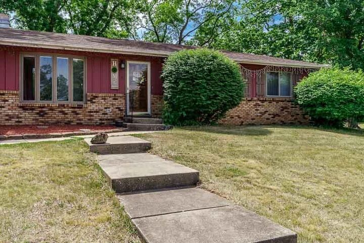 Property Photo:  1749 Oak Leaf Drive  IL 61080 