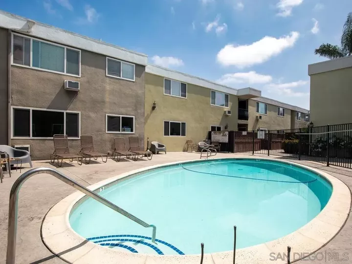 Property Photo:  6602 Beadnell Way 4  CA 92117 