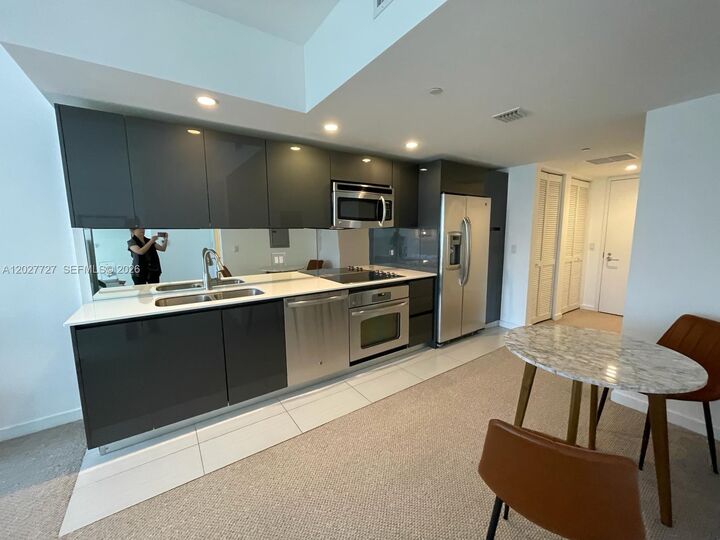 Property Photo:  31 SE 6th St 505  FL 33131 