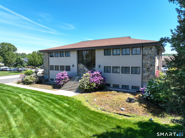 Property Photo: 160 Oak Street 1K CT 06033