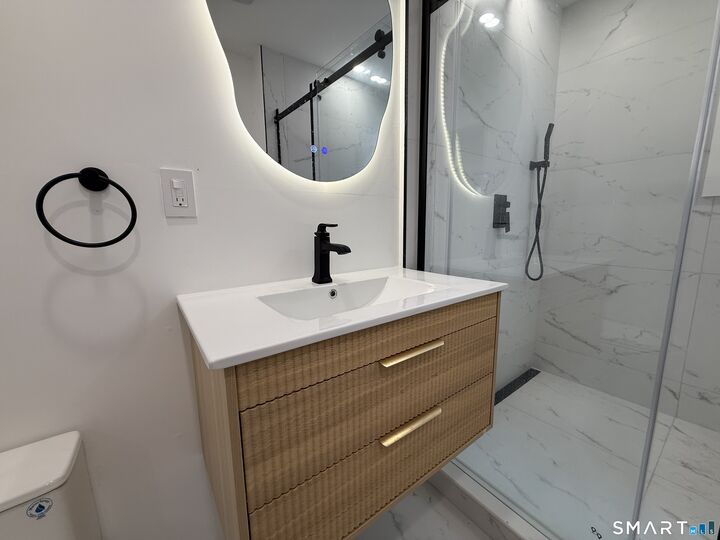Property Photo: 21-23 Elliott Street 1 CT 06114