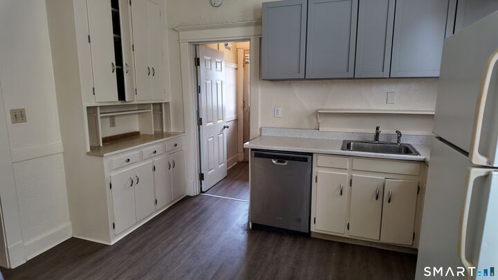 Property Photo: 85 Thomas Street Fl 2 CT 06516