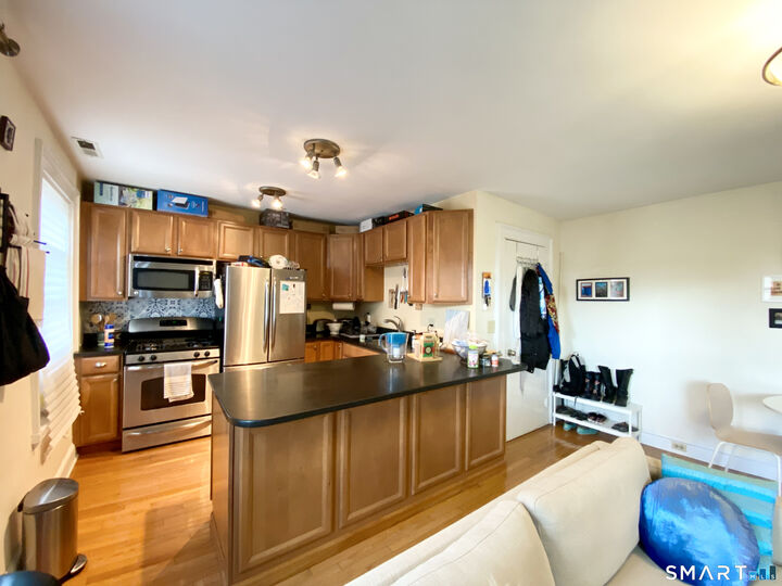 Property Photo:  270 College Street 3  CT 06510 
