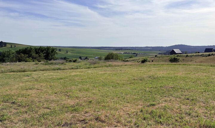 Property Photo: 10990 S Fruit St WA 99223