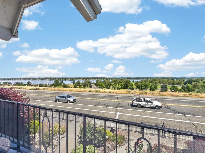 Property Photo: 2401 W Canal Dr D-1 WA 99336