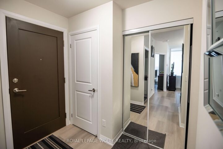 Property Photo: 75 Eglinton Avenue W 1601 ON L5R 0E5