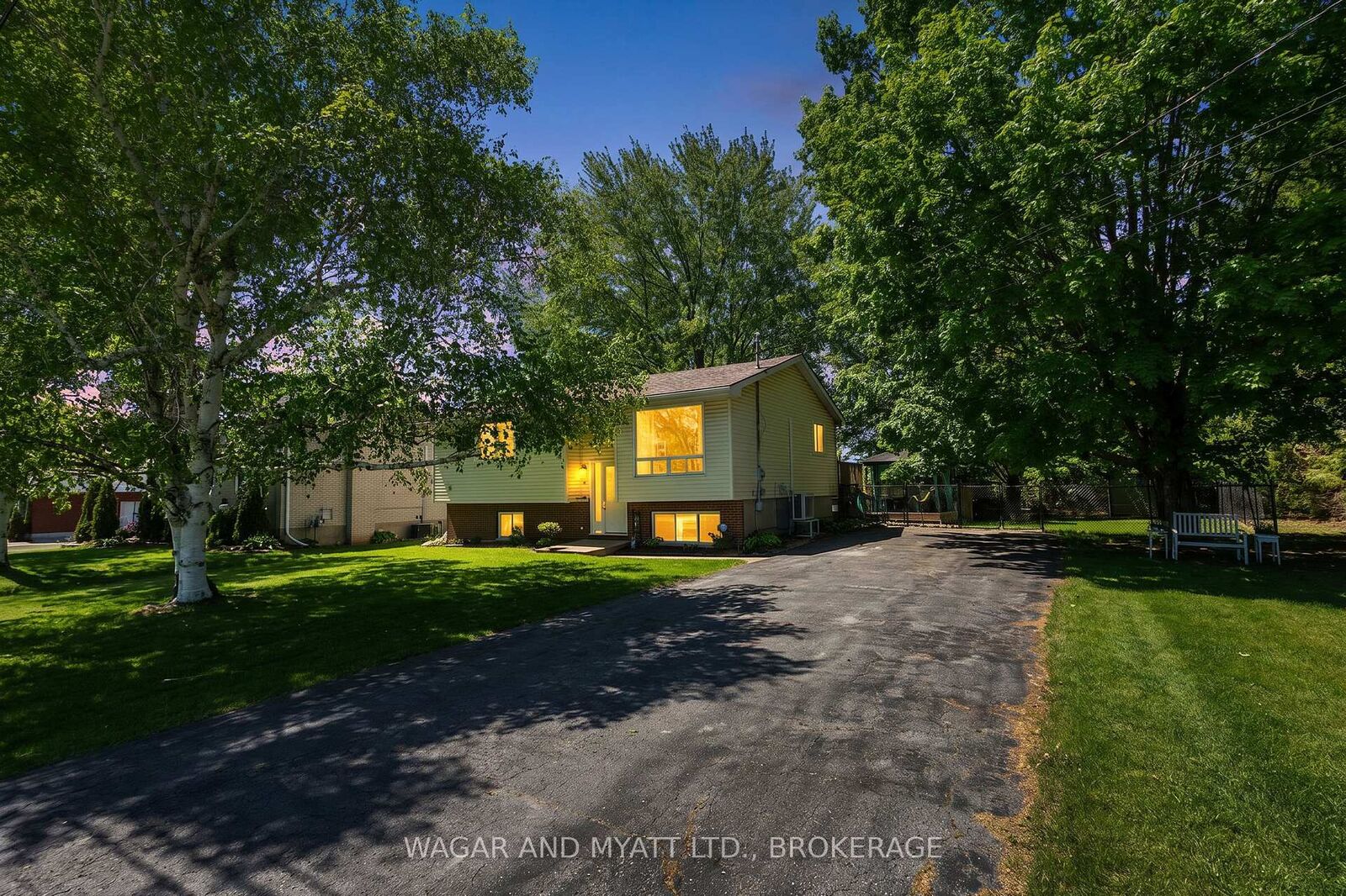Property Photo: 39 Riverview Drive ON K7R 3A1