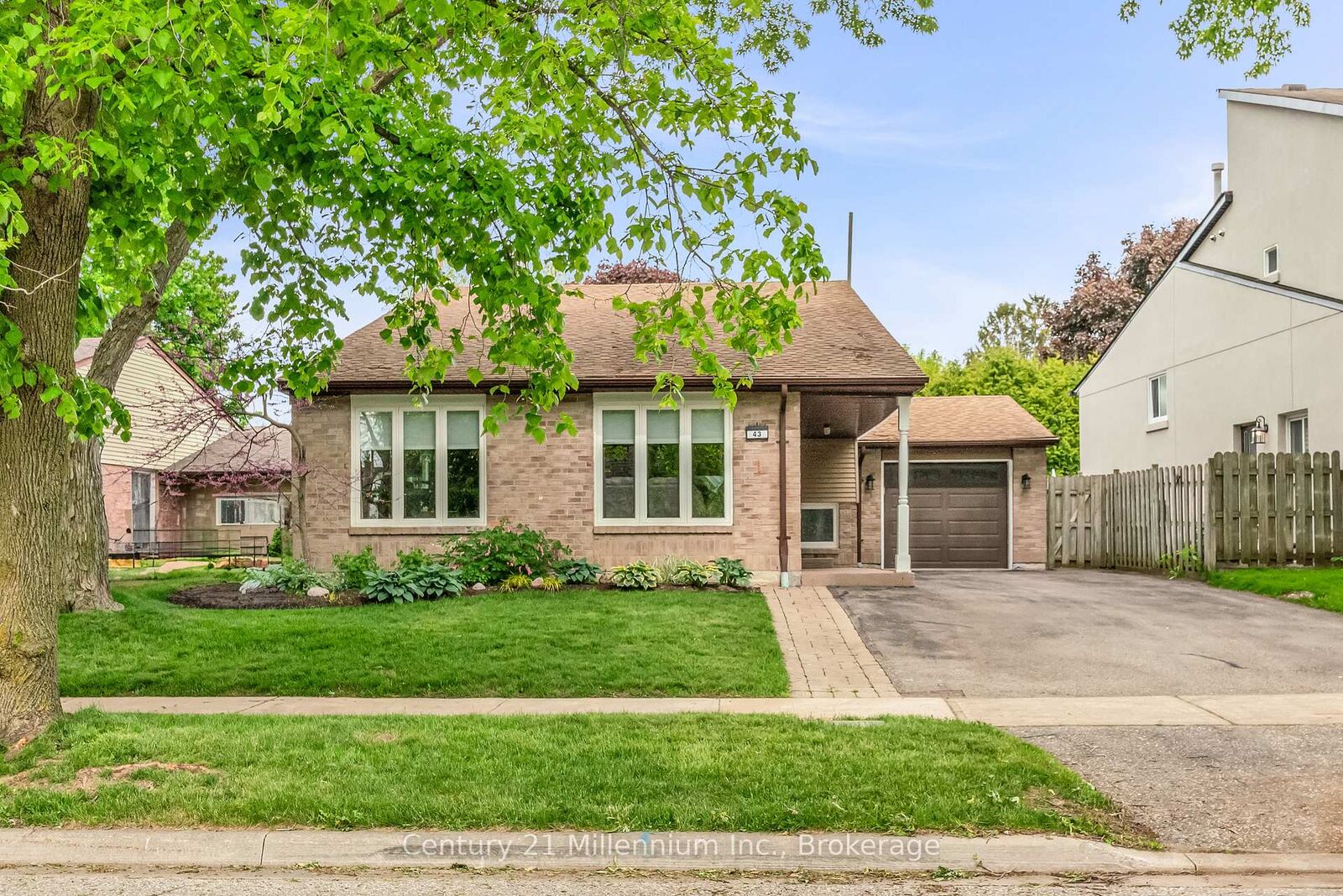 Property Photo: 43 Stoddart Drive ON L4G 2G2