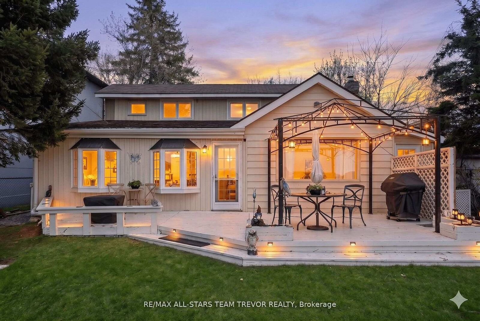 Property Photo:  263 Pleasant Boulevard  ON L4P 2S7 