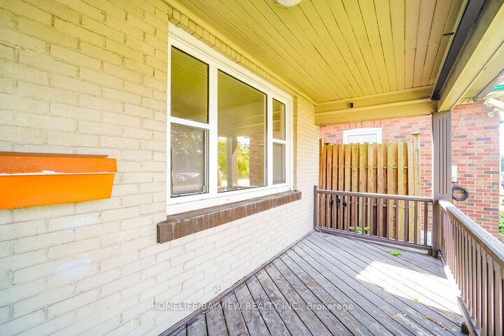 Property Photo: 187 Park Road S ON L1J 4H1