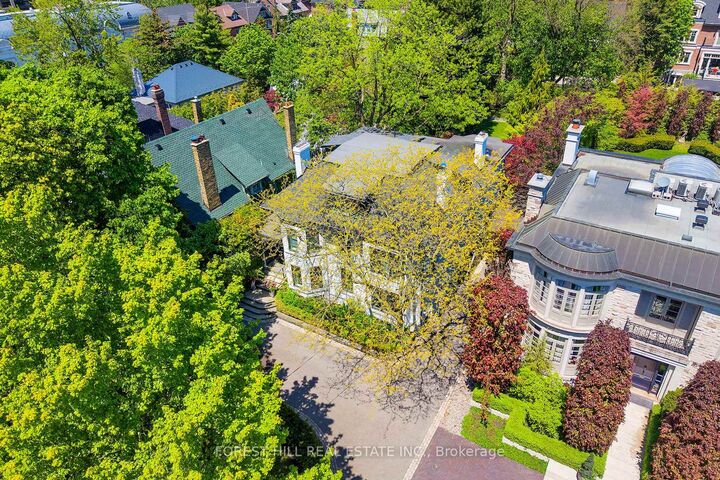Property Photo: 12 Shorncliffe Avenue ON M4V 1T1