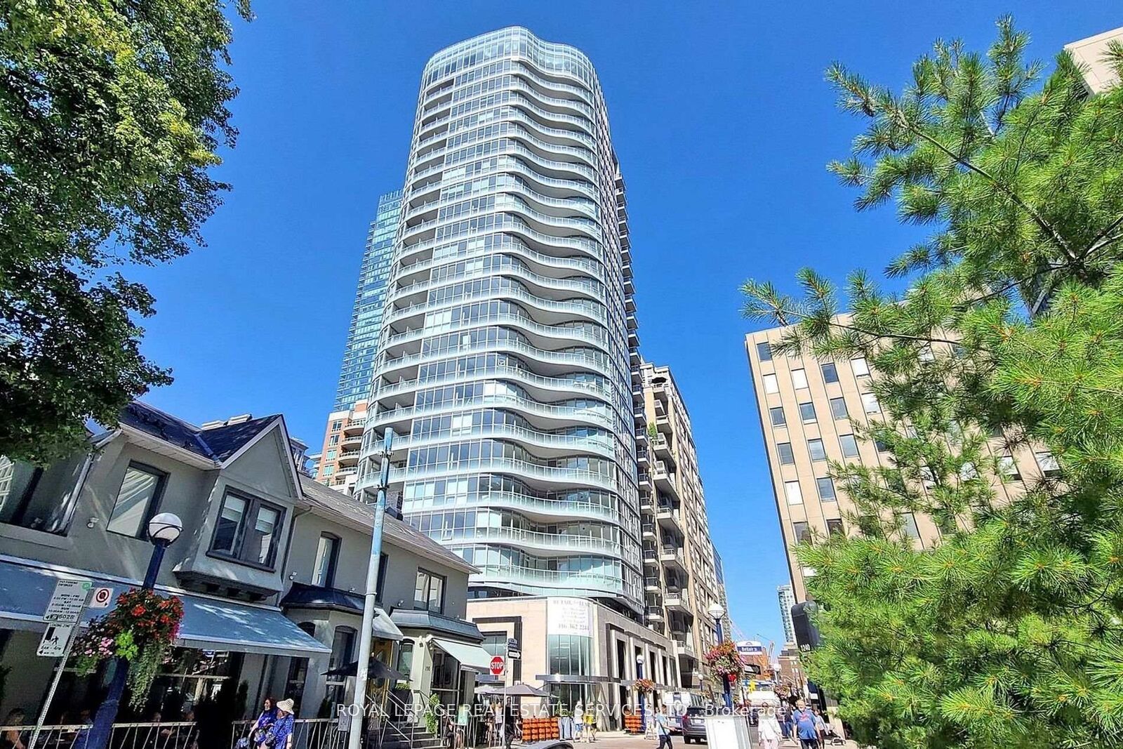 Property Photo: 88 Cumberland Street 808 ON M5R 1A3