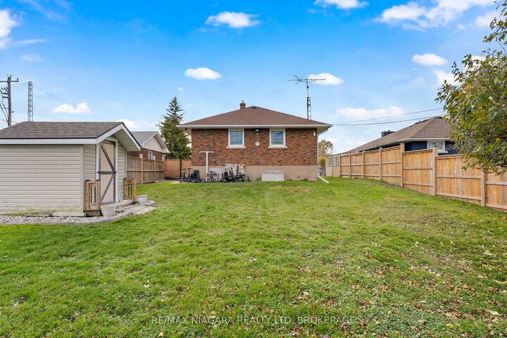 Property Photo: 7 South Crescent ON L3K 2X8
