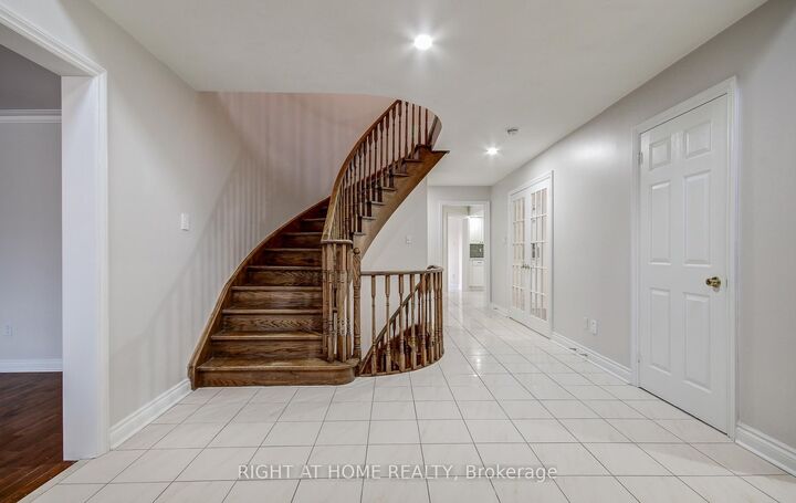 Property Photo: 560 Chagall Court ON L5R 3A8