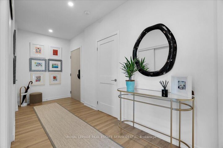 Property Photo: 1 Hillsdale Avenue W 706 ON M4S 0E5