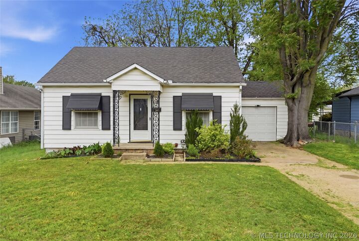 Property Photo:  1008 N Cleveland Avenue  OK 74063 