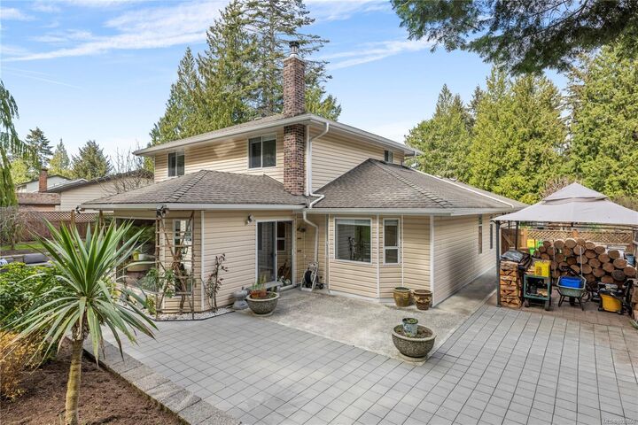 Property Photo: 1170 Clubhouse Dr BC V9K 1C4