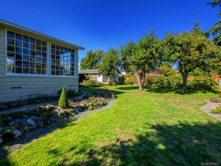 Property Photo:  1736 Haultain St  BC V8R 2L2 