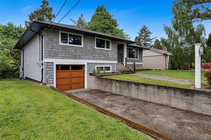 Property Photo: 3910 Hobbs St BC V8N 4C9
