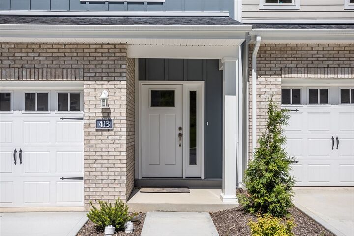 Property Photo:  413 Walnut Ct  PA 15237 