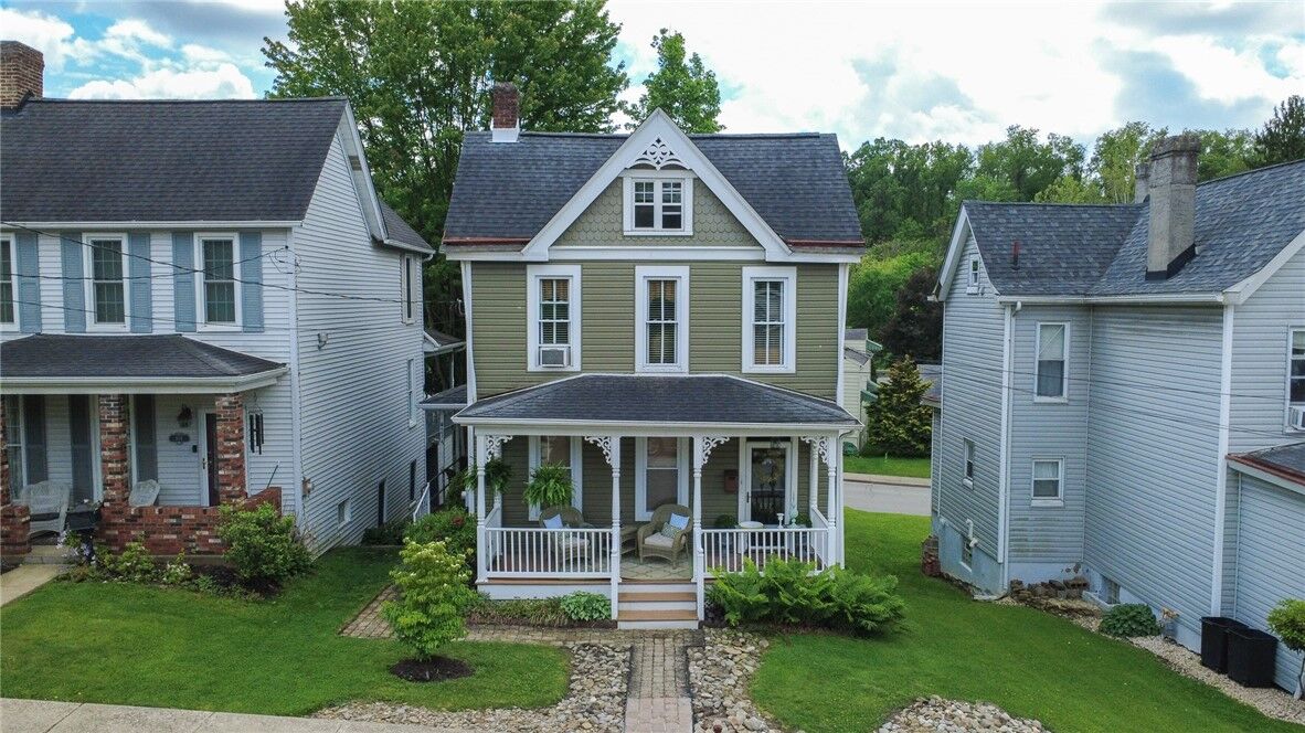 Property Photo:  602 9th St  PA 15642 