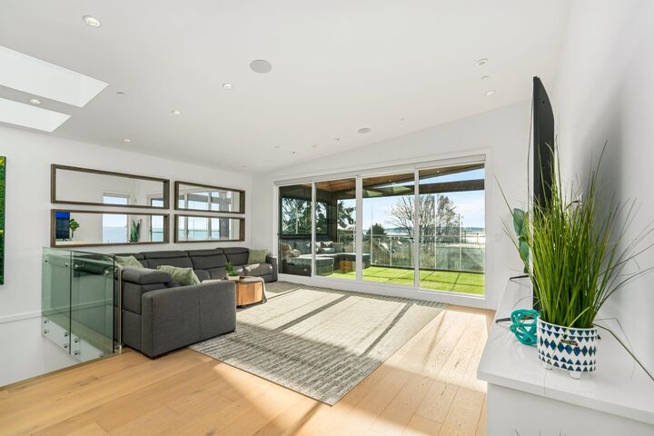 Property Photo: 14857 Buena Vista Avenue BC V4B 1X3
