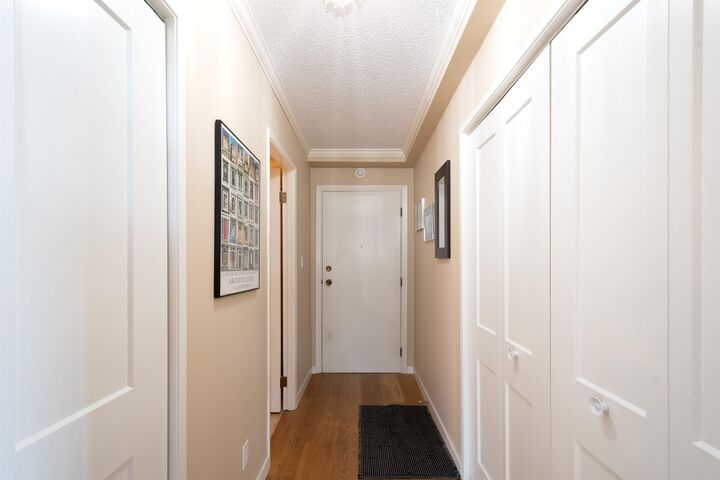 Photo de la propriété:  1390 Duchess Avenue 402  BC V7T 1H6 