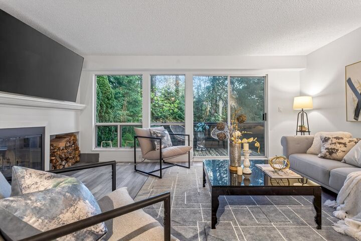 Photo de la propriété:  8218 Forest Grove Drive  BC V5A 4G9 