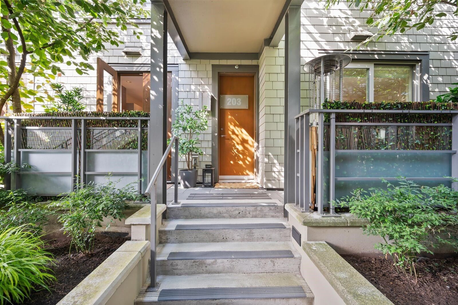 Property Photo:  