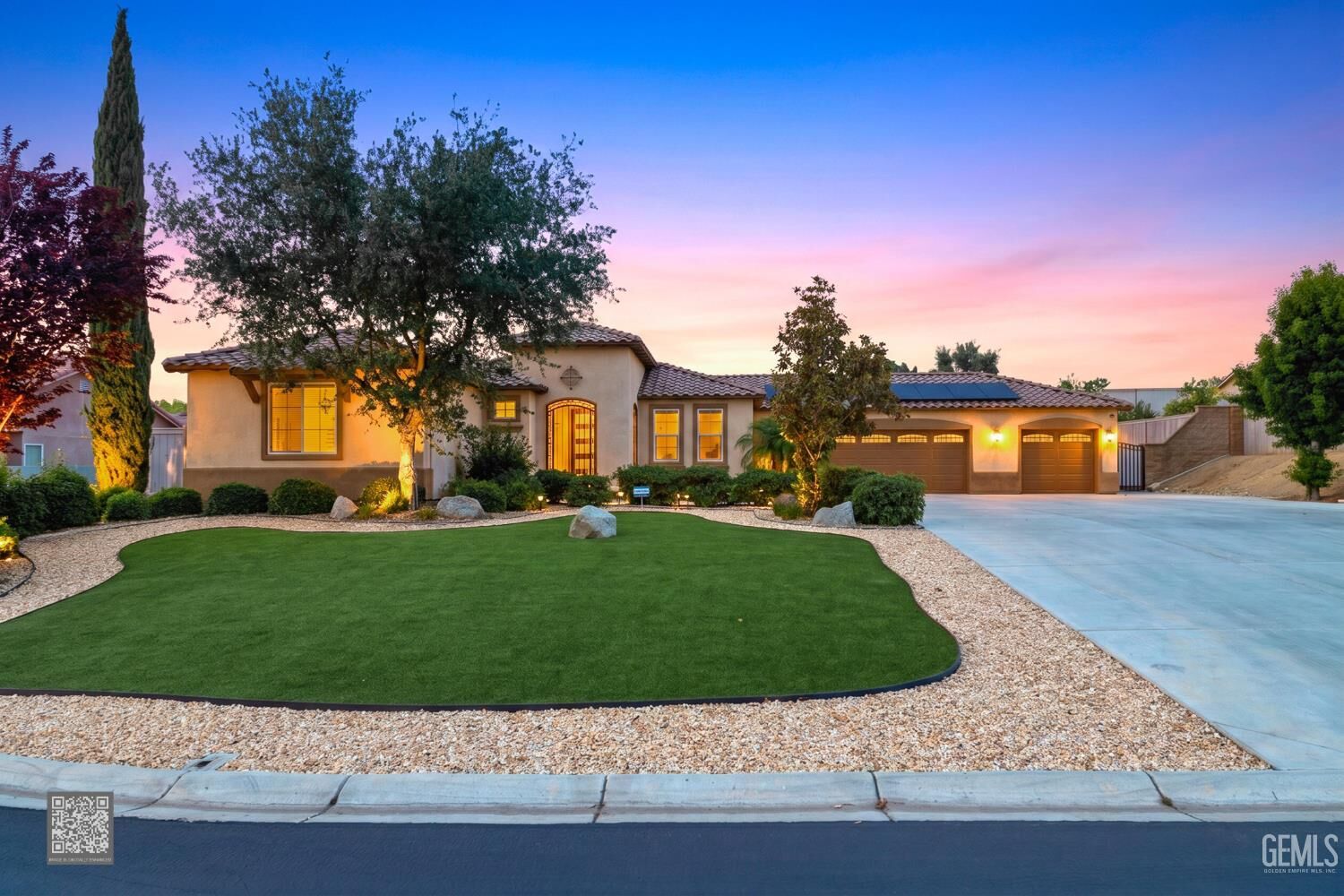 Property Photo:  13502 Tuscany Villas Drive  CA 93306 