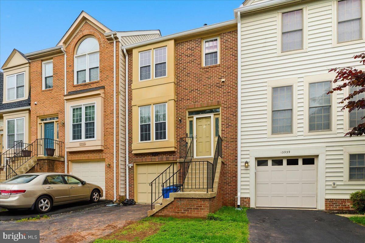 Property Photo:  13937 Middle Creek Place  VA 20121 